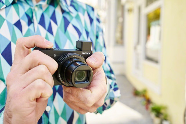 DSC-HX90V Lifestyle (4)