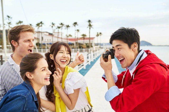 DSC-HX90V Lifestyle (6) (1)