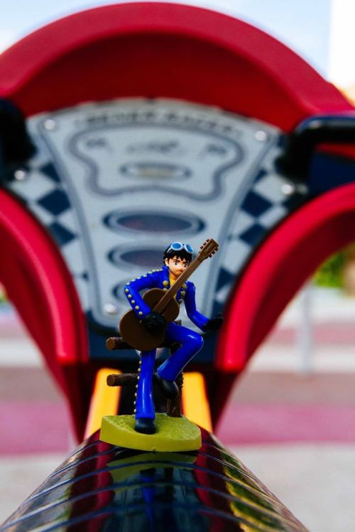 adelene ng Caption Rock n Roll