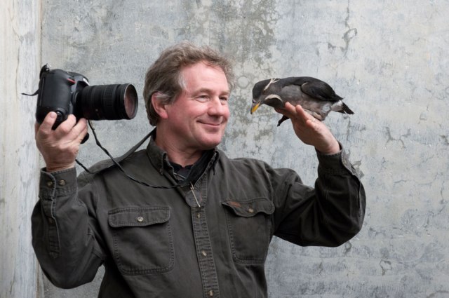 Nikon-Ambassador-Joel-Sartore-photographing-bird.jpg